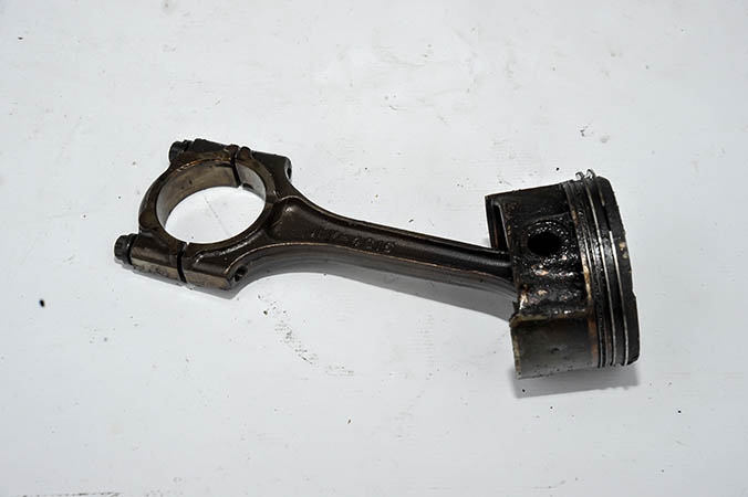 X-TYPE ÇIKMA PARÇA PİSTON VE KOLU.JPG